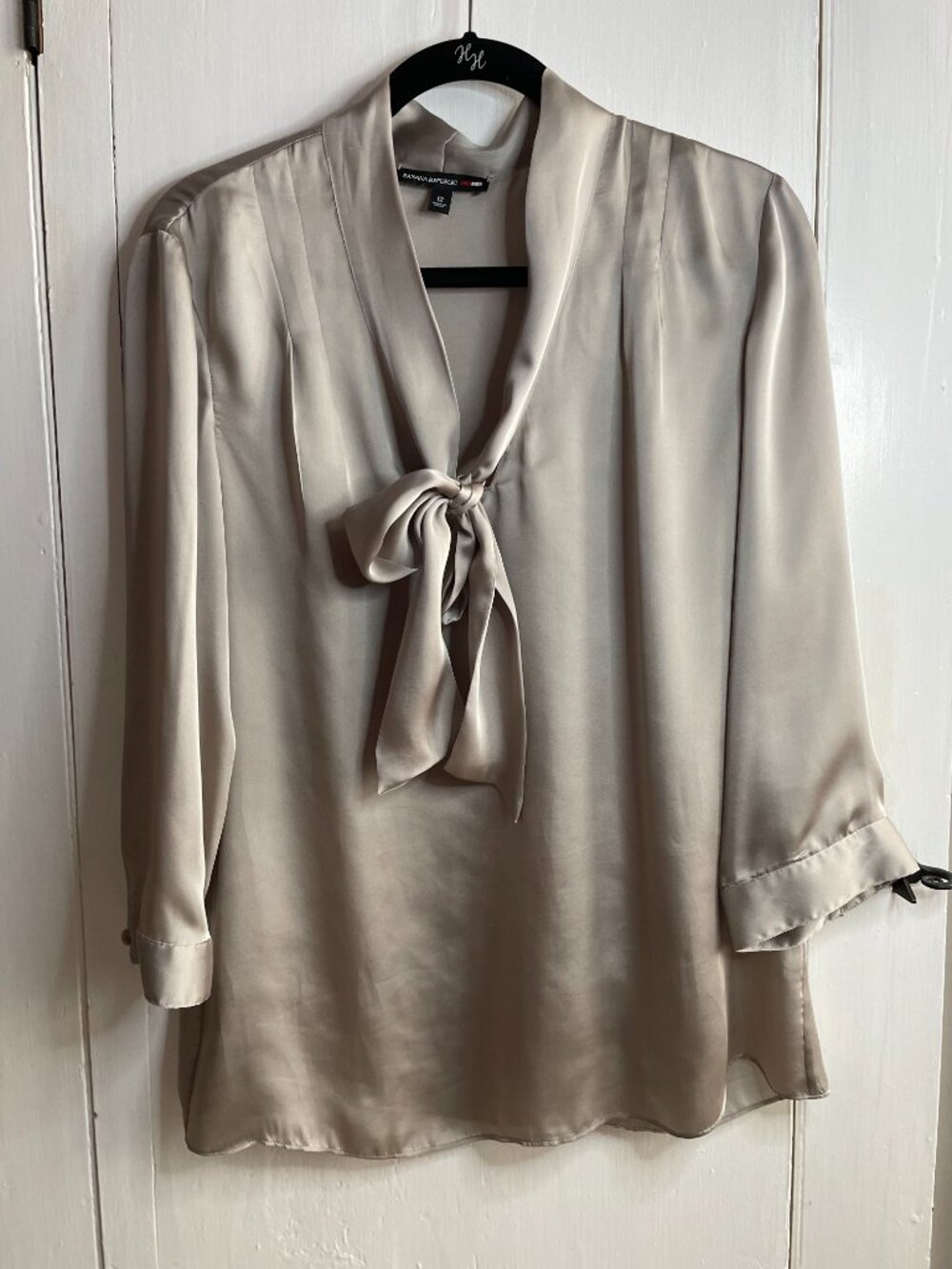 Banana Republic Mad Men Co-Lab Silver Satin Bow Tie 3/4 Sleeve Blouse Size 12